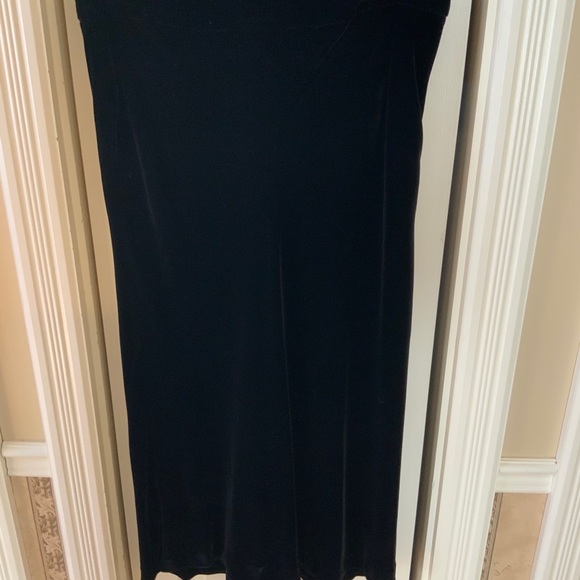 Mac & Jac flared velvet black skirt, size 8 - Picture 2 of 3